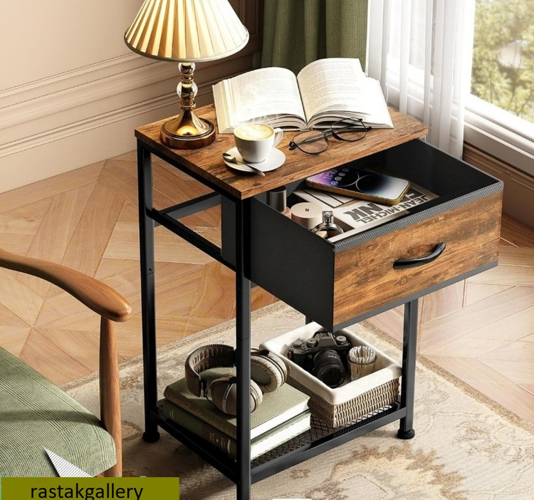 میز پاتختی و کنار مبلی